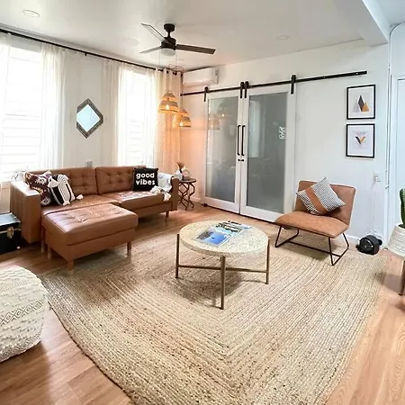 Dérive Stays - Affordable Brooklyn Apt. w/ balcony
